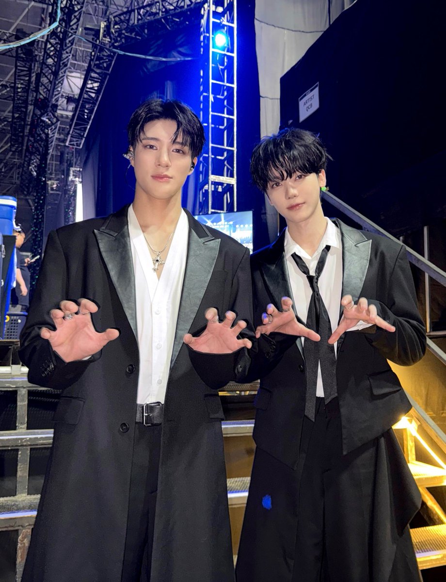 silence423_nm's tweet photo. size diff โน่มินช่วงนี้พี่ฮ้อปไม่ไหวละ😭 https://t.co/ZawCHJnheS