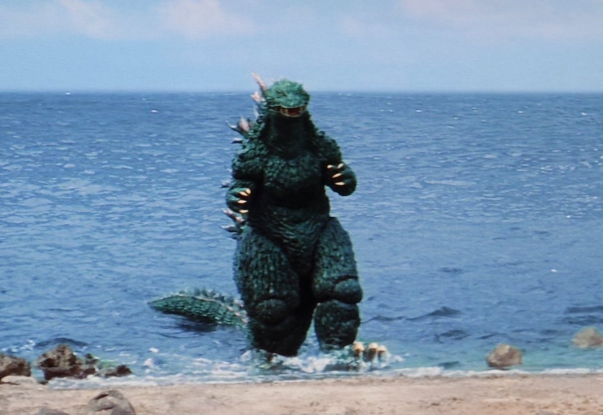 Meiz_A's tweet photo. この上陸シーンに昭和ゴジラ味を感じる。 https://t.co/XKjwgNzTwn