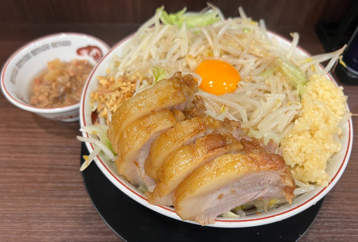 incredible_oo's tweet photo. ラーメン豚山 下高井戸店
小ぶた 汁なし ¥1350
全マシ カタメ
肉あぶら ¥150 https://t.co/VVZTJyuFIt