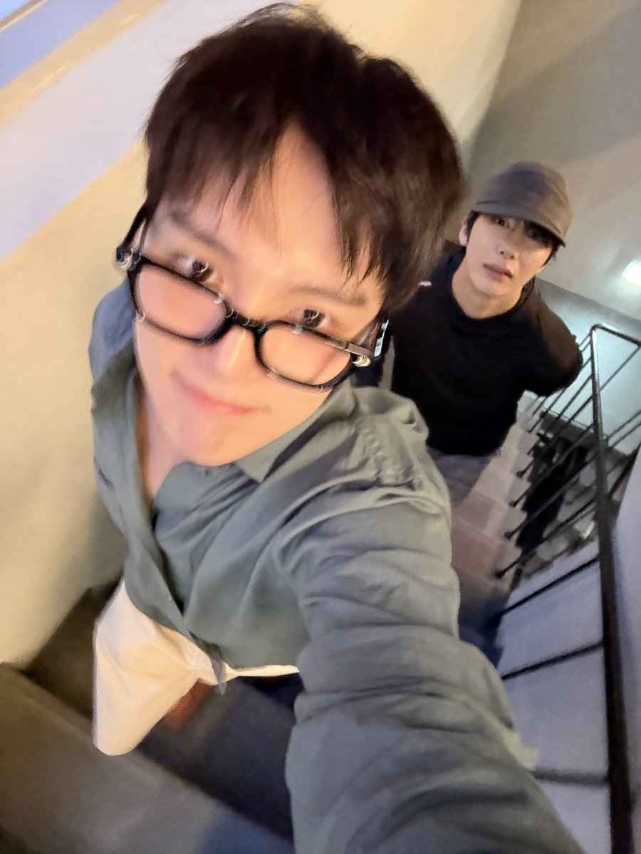 coenffl_go5rae's tweet photo. 자ㅏ자자자ㅏ잠깐만요 https://t.co/ZUS1s5cErD