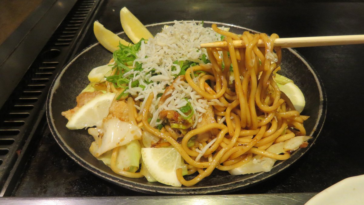 ginzadelunch's tweet photo. 千房＠有楽町■レモン醤油焼きそば。こってりしたソース焼きそばもいいですが、しらすをのせたあっさり系焼きそばも良かったりします。https://t.co/sbmXiCOtLN https://t.co/iaRgsyUFUf