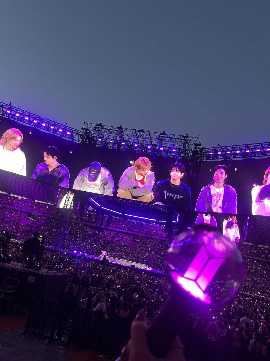 taetaema's tweet photo. @next2koo heyy i went to day 2 https://t.co/WpSfydVBne