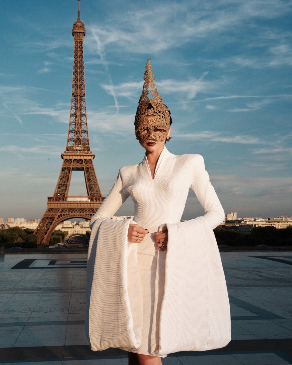 hionfashion's tweet photo. Zendaya touched down in Paris for ‘The Odyssey' press tour wearing archival Givenchy SS97 Haute Couture by Alexander McQueen #styledbyLAW https://t.co/fBMF5k40H4
