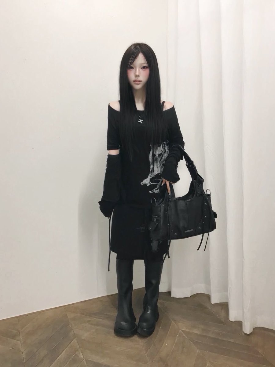 euniioz's tweet photo. 러프넥 신상 미친거 아니긔..? 무채색녀 다모여 https://t.co/IdLUupHRW8