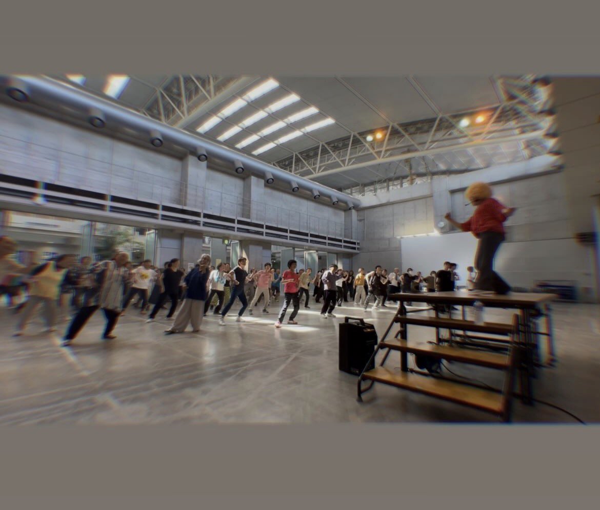 fukinodesign's tweet photo. 魚津の老人クラブ（ゴールドクラブ）主催のディスコダンス講座、無事終了しました！ご参加いただいたみなさまありがとうございました🪩アフロ暑かったー https://t.co/0t2h09liJz