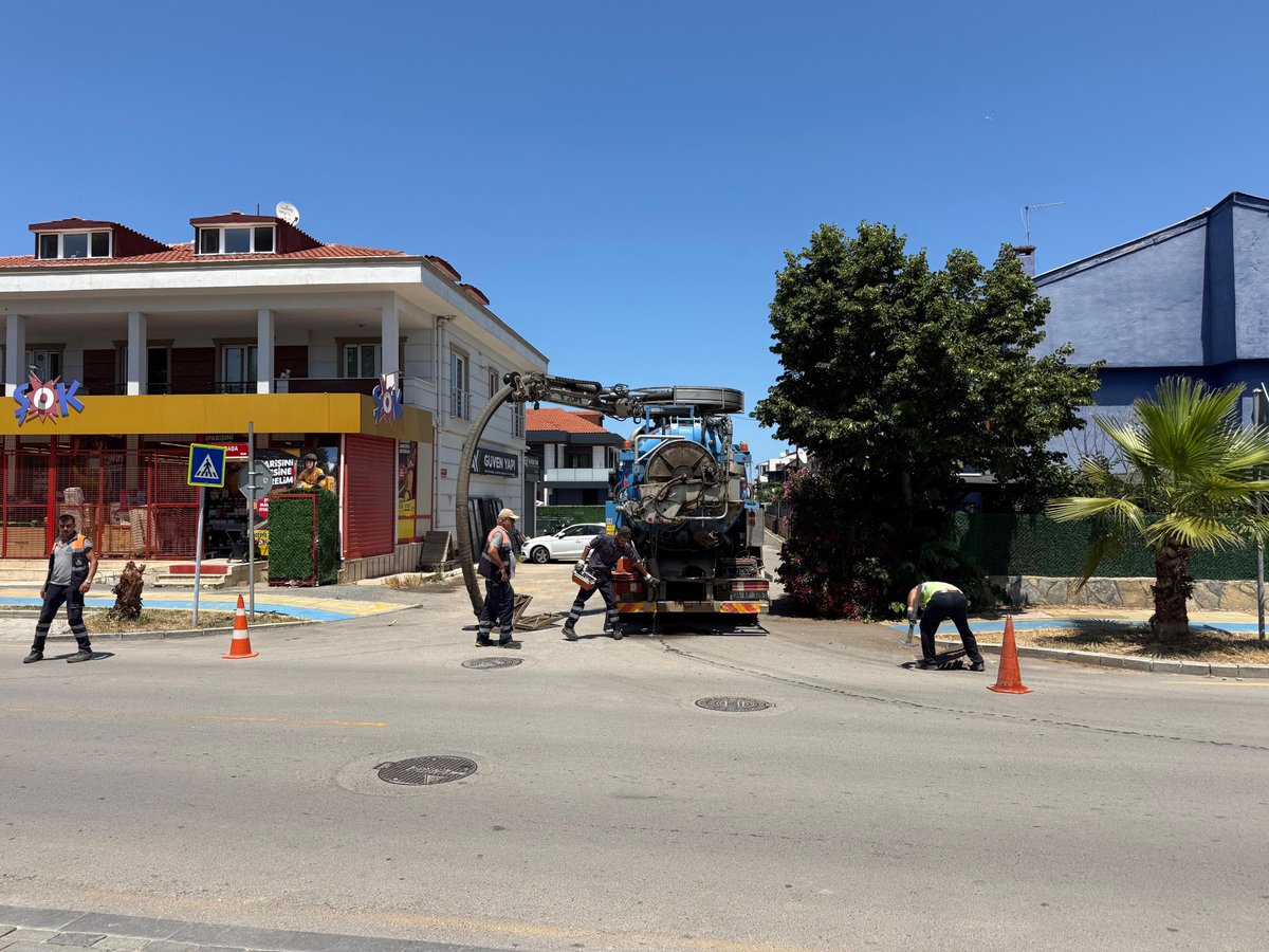 CAN01060903's tweet photo. Şile İlçemizde beklenen yağış öncesi çalışmalarımız devam etmektedir. Sahada çalışan arkadaşlarıma kolaylıklar diliyorum. https://t.co/uPgDjSBVP8