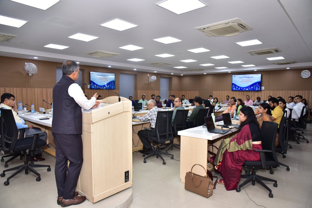 AyushmanNHA's tweet photo. #NHAWorkshops
Inaugurating the National Workshop on Financial Management in New Delhi, Dr. @Sunil_Barnwal, CEO, NHA, emphasised that #ABDM is not merely a scheme but a national mission to build an open, interoperable digital health ecosystem for India.

#AyushmanBharat

1/2 https://t.co/4rMTynxK2o