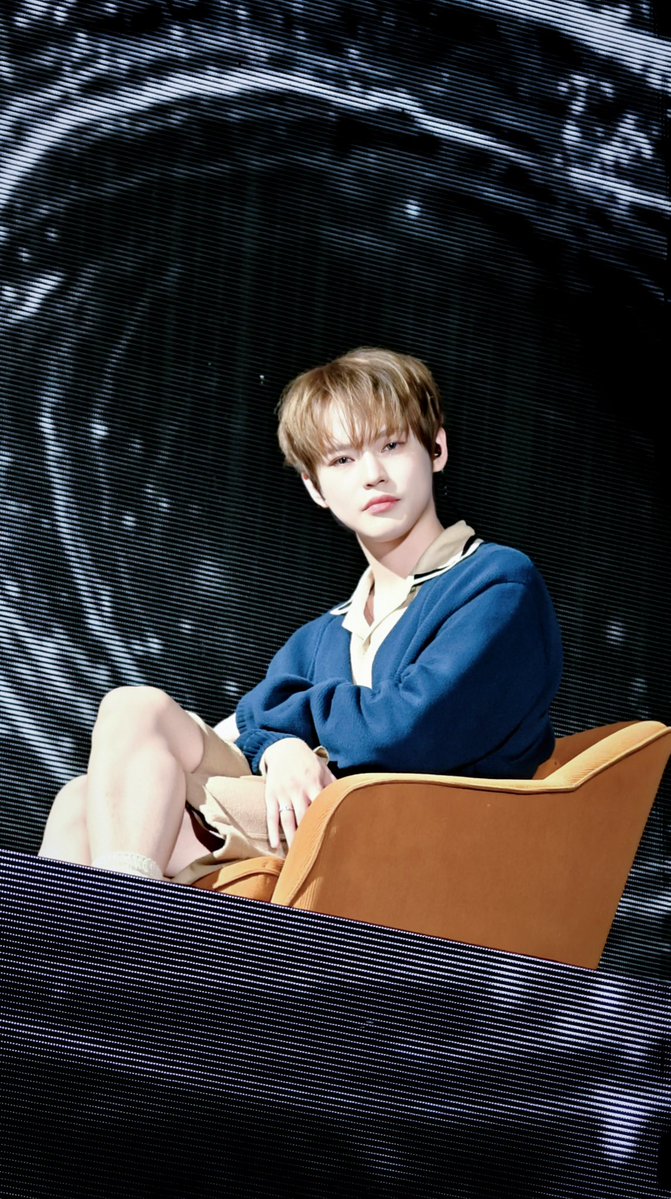 renjun3to111's tweet photo. 𝐉𝐮𝐥𝐲 𝟓 , 𝟐𝟎𝟐𝟔

🖤｜🎤

#chenle #辰乐 #천러 https://t.co/nWt2mQAtUN