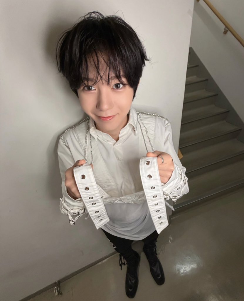 hiroseryokun's tweet photo. りょー、ごめんね今日は雨だからお散歩行けないよ。リード戻してきて。 https://t.co/9ljxYasNgN