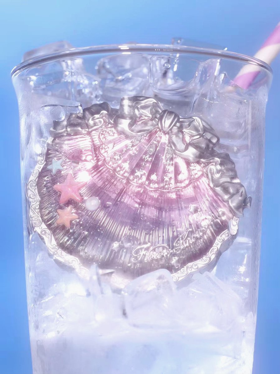 flowerknows_jp's tweet photo. シェルズジュエルコレクションのクールダウンタイム🧊

氷が触れ合い、爽やかな夏のワンフレームを🐚✨

#フラワーノーズ #夏コスメ https://t.co/IOsin0fn2l