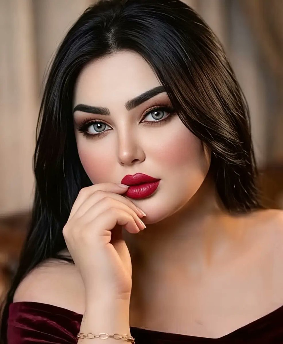 Sys421339Sys's tweet photo. ⋆ وَالعيون كأنها سهم ، يُداوي موضع المُتألمِ 🤎 . https://t.co/M0DnvjJuCe