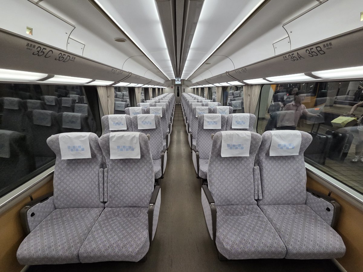 YAtrainaka's tweet photo. 名古屋からは優待券の消費も兼ねて近鉄に乗車。
新幹線は高いから帰るのは近鉄で十分w https://t.co/FduMOGWgDP
