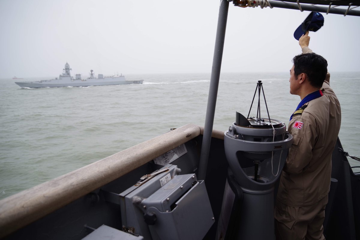 jointstaffpa's tweet photo. ７月８日、派遣海賊対処行動水上部隊「たかなみ」は、インド海軍艦艇「スーラト」と共同訓練を実施しました。
日印間における共同訓練の推進については、７月２日に実施された日印首脳会談においても両首脳によって確認されています。
自衛隊は引き続き、こうした訓練を通じて、「自由で開かれたインド太平洋」の実現に取り組んでまいります。
#DSPE #たかなみ