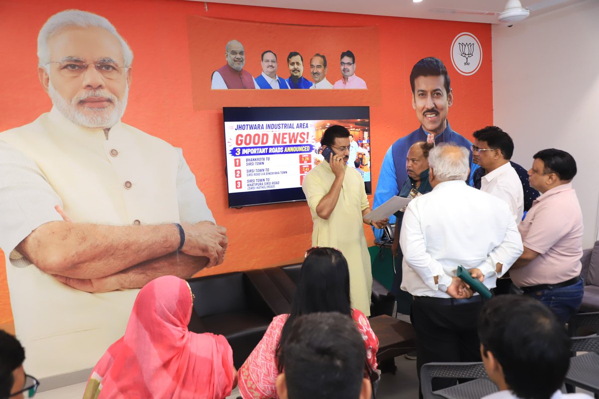 Ra_THORe's tweet photo. Jhotwara Industrial Area के Delegation से मुलाकात कर उन्हें खुशखबरी दी।

क्षेत्र में बेहतर connectivity और मजबूत infrastructure की दिशा में कुल 9.32 KM की 3 महत्वपूर्ण सड़कों के निर्माण एवं विकास की घोषणा:

✅ Bhankrota to Sirsi Town - 5.29 KM
✅ Sirsi Town to Sirsi Road via Bindayaka Town - 2.43 KM
✅ Sirsi Town to Khatipura Sirsi Road (Sirsi–Hathoj Road) - 1.60 KM

Industrial growth को नई गति देने और आवागमन को सुगम बनाने की दिशा में यह एक महत्वपूर्ण कदम है। मजबूत सड़कें, बेहतर connectivity और निरंतर विकास यही हमारा संकल्प है।