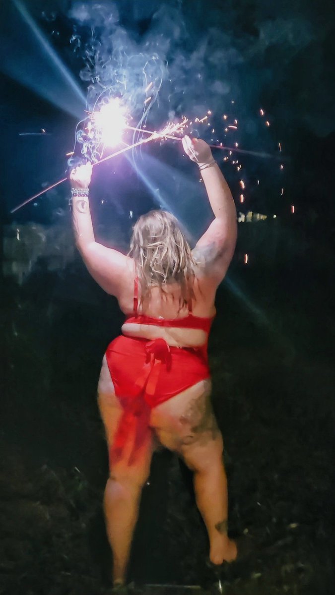 mynxunfiltered's tweet photo. "Bend it back, oh, I'm freaky. Yeah, I make it look easy. Love the way that you need me. I got, I got everything. High on me and you wasted." https://t.co/Z5cjoWSzNR