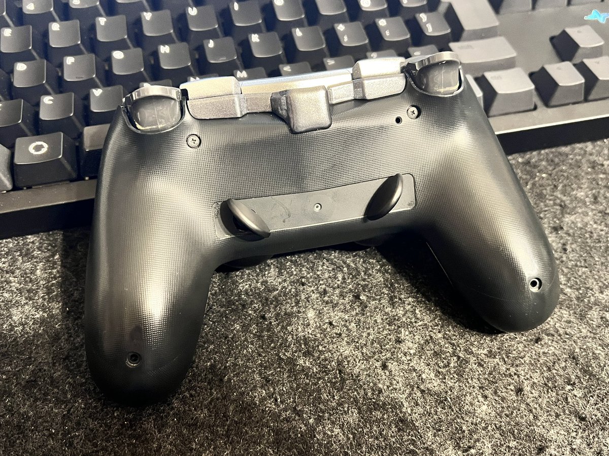 larvesta10's tweet photo. この背面ボタンキット欲しい人はアンケートにご協力お願いします！ https://t.co/OU7d2uZ7Ss