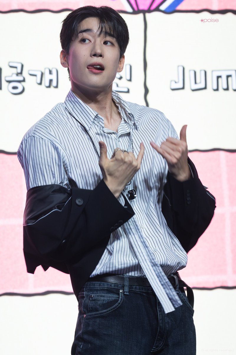 poise_hsw's tweet photo. 260620 MY W∞RLD 2부 ✴ 𝐇𝐐

─ ࣪˖  ࣪ 🔥 𝗗𝗢𝗠𝗔 𝗗𝗢𝗠𝗔 🔥 ⊹ ࣪ ˖ ─

#한승우 #HANSEUNGWOO
#MY_WooRLD 💞 https://t.co/RTpGzcLT2G