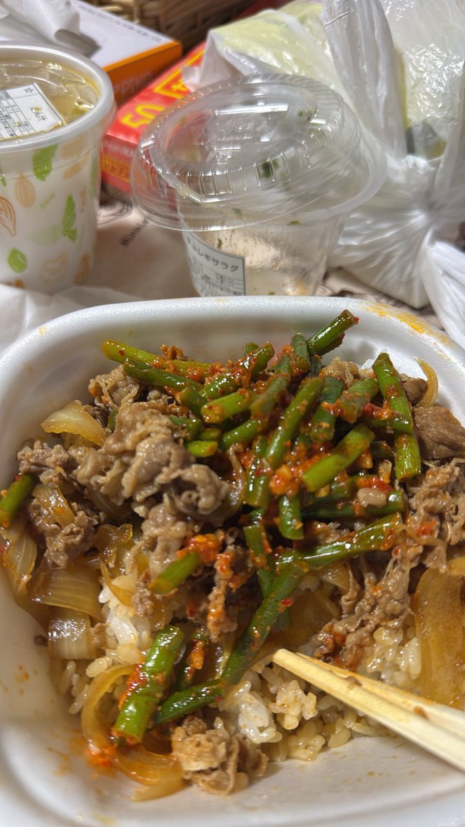 Pachi_dame's tweet photo. #ニンニクの芽牛丼 https://t.co/0nr9YP1Xdp