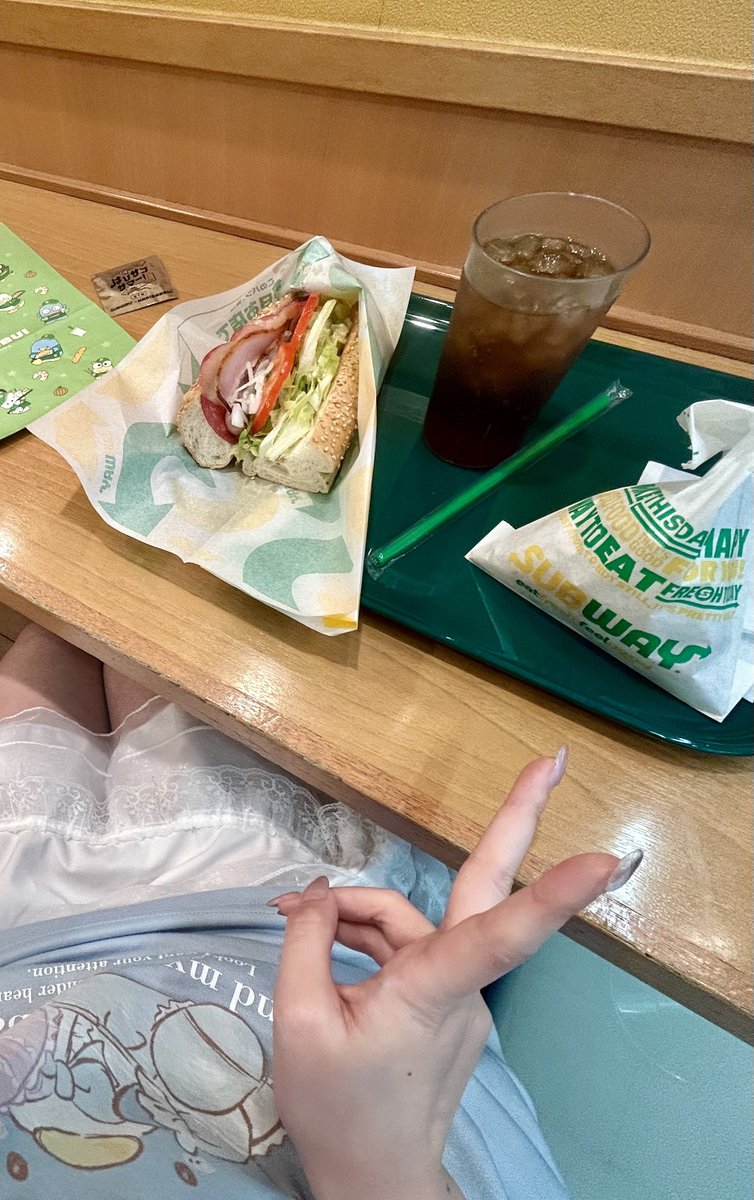 nanasevv's tweet photo. ぶいろぐみたいの動画作る練習してるからまた載せれたらインスタとかにも載せるう https://t.co/hp2Mau6c5B