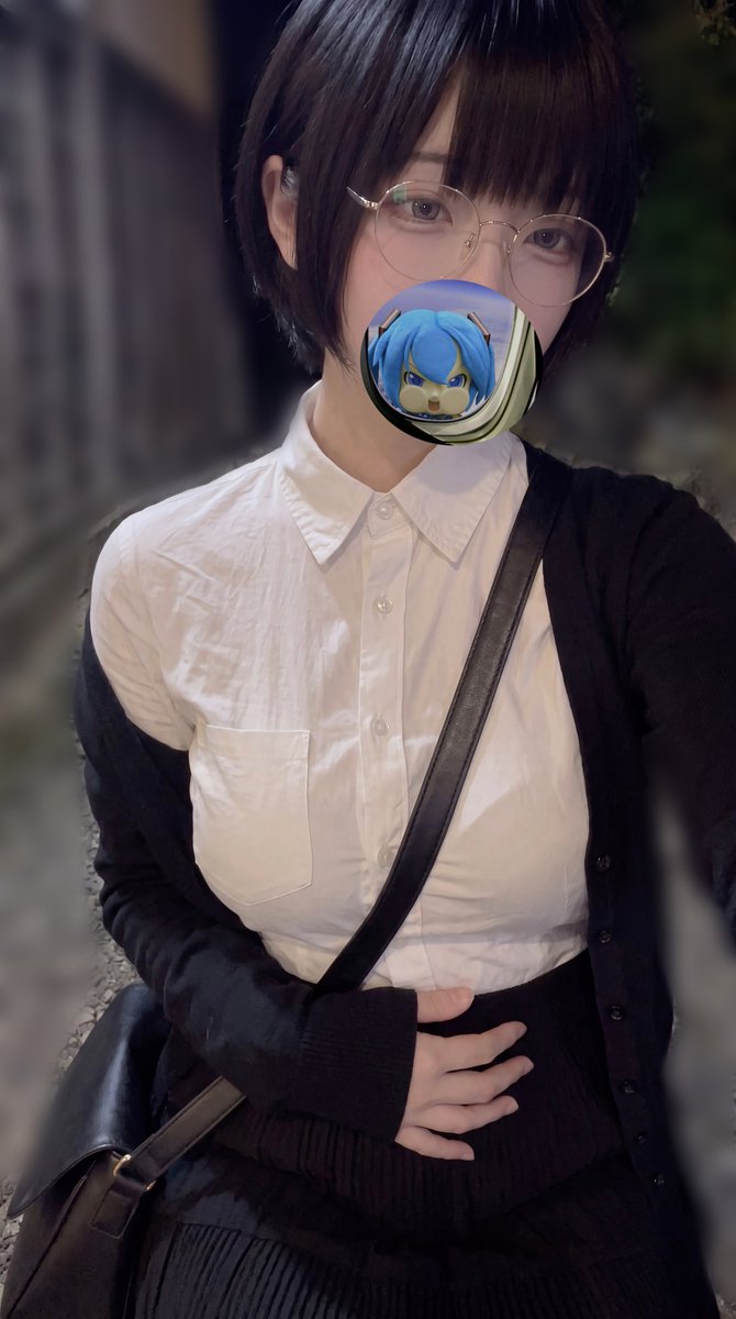 8nashi_'s tweet photo. 無防備な伏し目がち巨乳お嬢様キャラ https://t.co/4PNlfW8uAN