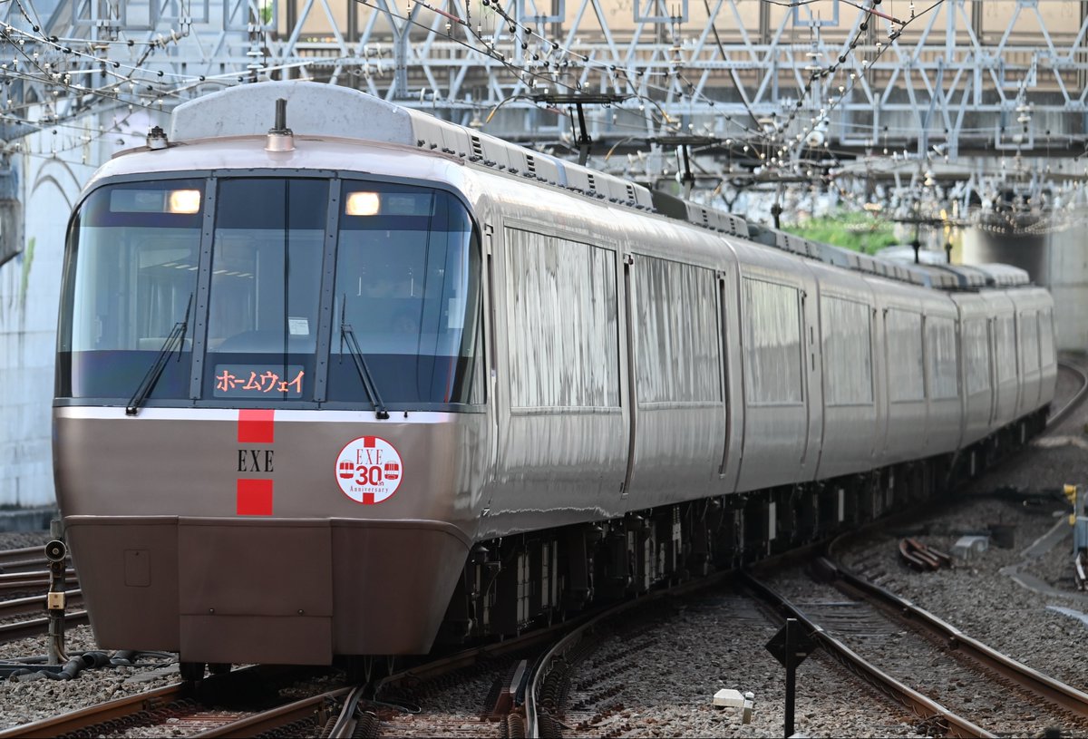 trainboy0214's tweet photo. 2026/07/08(水)
3055レ E33運用
小田急5000形5055F
快速急行 小田原行

0603レ N66･N46運用
小田急30000形30257F＋30057F(EXE)
特急 ホームウェイ3号 小田原行
「EXE就役30周年記念HM付」 https://t.co/XbCLvTAj4b