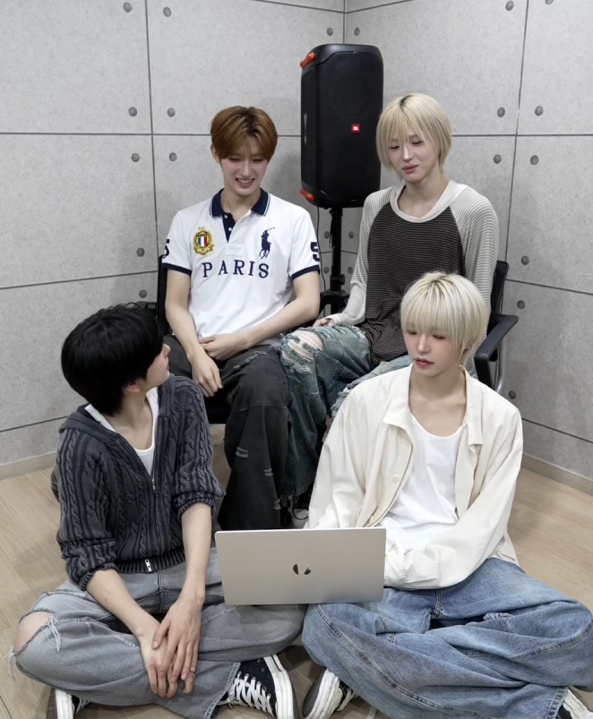 idcoroco's tweet photo. 관념적 가족같음
아빠 엄마 (힏쳥 ���함)
아들 딸 https://t.co/zRMBGylbE8