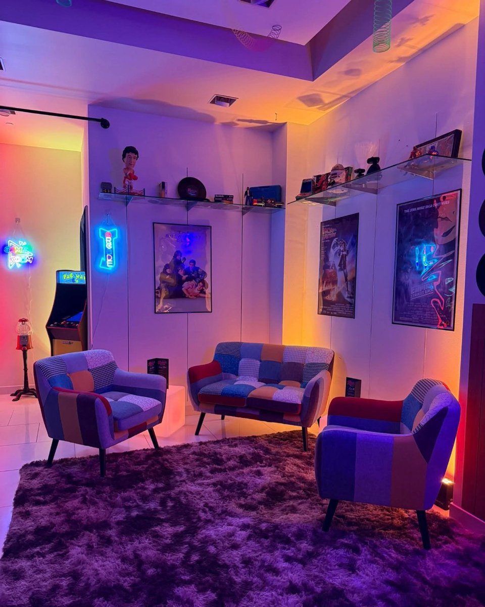 MoheganPA's tweet photo. The Remix 80's Pop-up Bar is the perfect spot to lounge, grab a drink, and be transported back to the 80's with your friends! Do you see your favorite throwback movie? 🤩🪩 https://t.co/msaDcR66TO