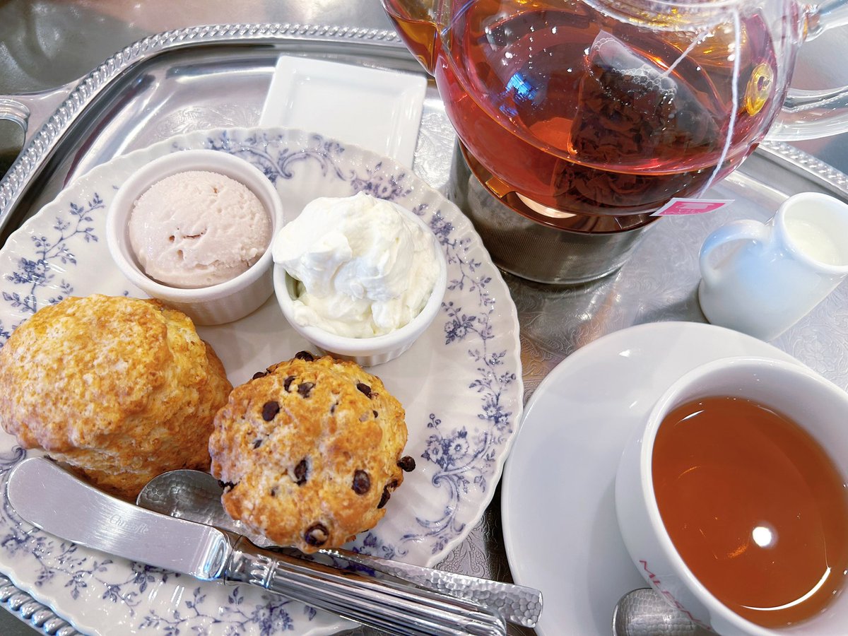 Esusan_01's tweet photo. 地元のスコーンと紅茶が美味しいカフェ🫖⟡.·
ここは季節のミルクジェラートと生クリームでいただくスコーンで紅茶とよく合ってとても美味しかった꒰՞ ܸ. .ܸ՞꒱
白桃アールグレイ🍑大好き💖
#いつぬいが見られるタグ https://t.co/Qyzaqa4huh