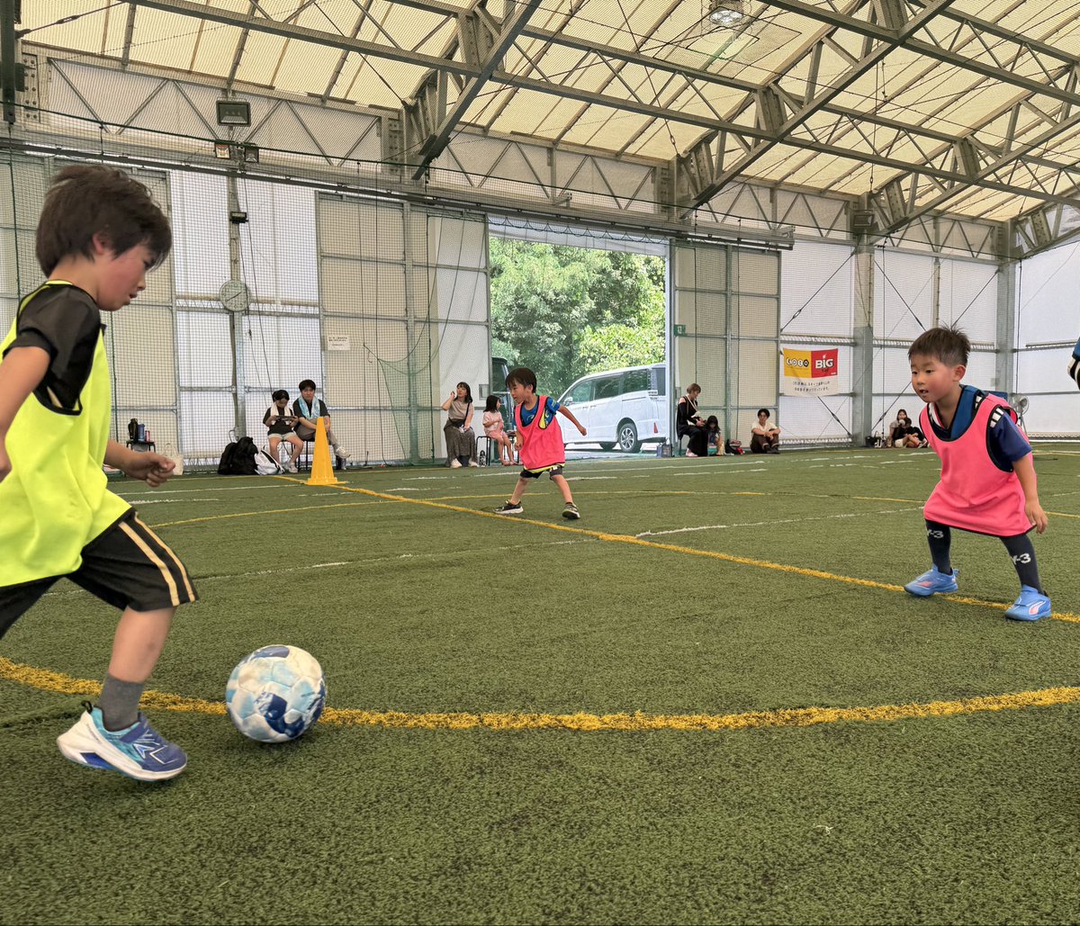 ds_soccerschool's tweet photo. ＼キッズスクール／
7月4日に年中・年長を対象に開催しました！

今回は、「ドリブルからのシュート」を練習しました！

最初はボールが体から離れてしまっていましたが、少しずつコツを掴み、ドリブルからのゴールがたくさん生まれました👏✨

ご参加いただいた皆さま、ありがとうございま���た！ https://t.co/X1pP36AqHI
