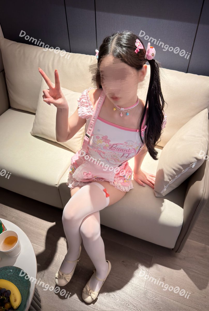 Domingo00ii's tweet photo. 新的一期开始（解锁少萝穿搭）
体验完大胃袋后，女友找了一个身高190的韩系帅哥，等待过程中亲手给女友穿上丁字裤，贴上魅魔纹，又要开始榨精了✌
⬇️等待单男中⬇️ https://t.co/X0TcGKoDz6
