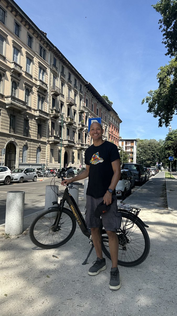 ATLRemix's tweet photo. I love doing city tours on a bike because you get to see so much more of the city. 🚴🏽‍♂️🇮🇹 https://t.co/PEyy6X444E