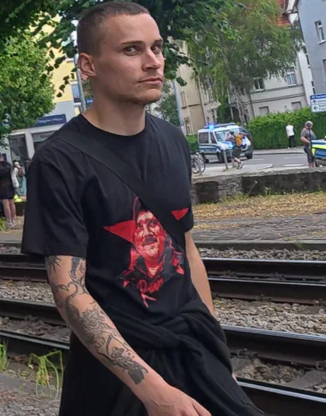 CyberSprotte's tweet photo. Ärmchen wie Currypieker. https://t.co/aoVe7LVtFV