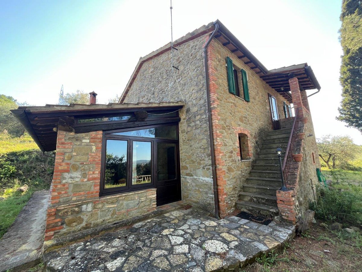 italianhouses's tweet photo. 🏡🌿Authentic #Umbrian farmhouse
🌳3ha of olive groves
🛏️5 bedrooms
🔥Fireplace
🏡2 independent apartments
💶€365,000
❓Family home or holiday rentals?
https://t.co/CgawdBM5YY
#PropertyItaly #Umbria #Perugia #Panicale https://t.co/d7nQRZuFha