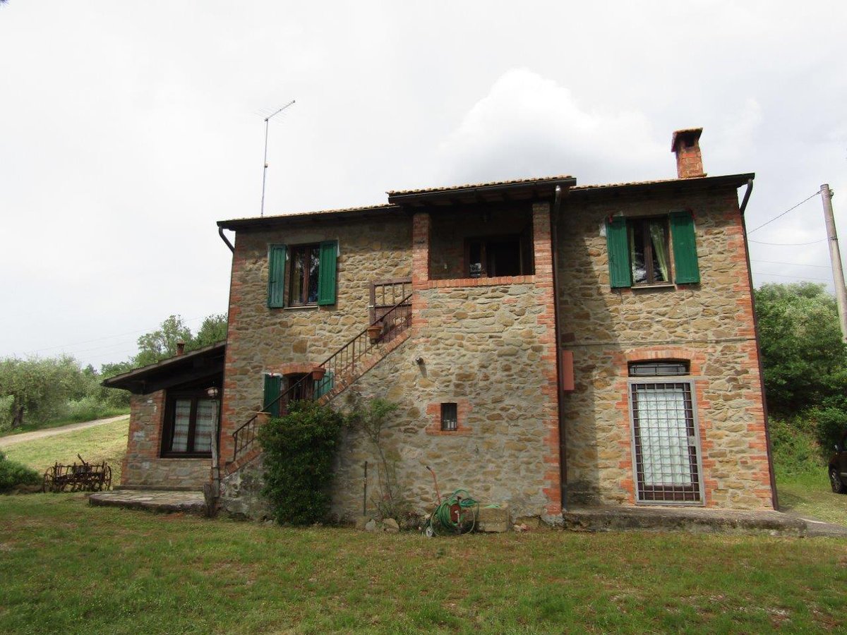 italianhouses's tweet photo. 🏡🌿Authentic #Umbrian farmhouse
🌳3ha of olive groves
🛏️5 bedrooms
🔥Fireplace
🏡2 independent apartments
💶€365,000
❓Family home or holiday rentals?
https://t.co/CgawdBM5YY
#PropertyItaly #Umbria #Perugia #Panicale https://t.co/d7nQRZuFha