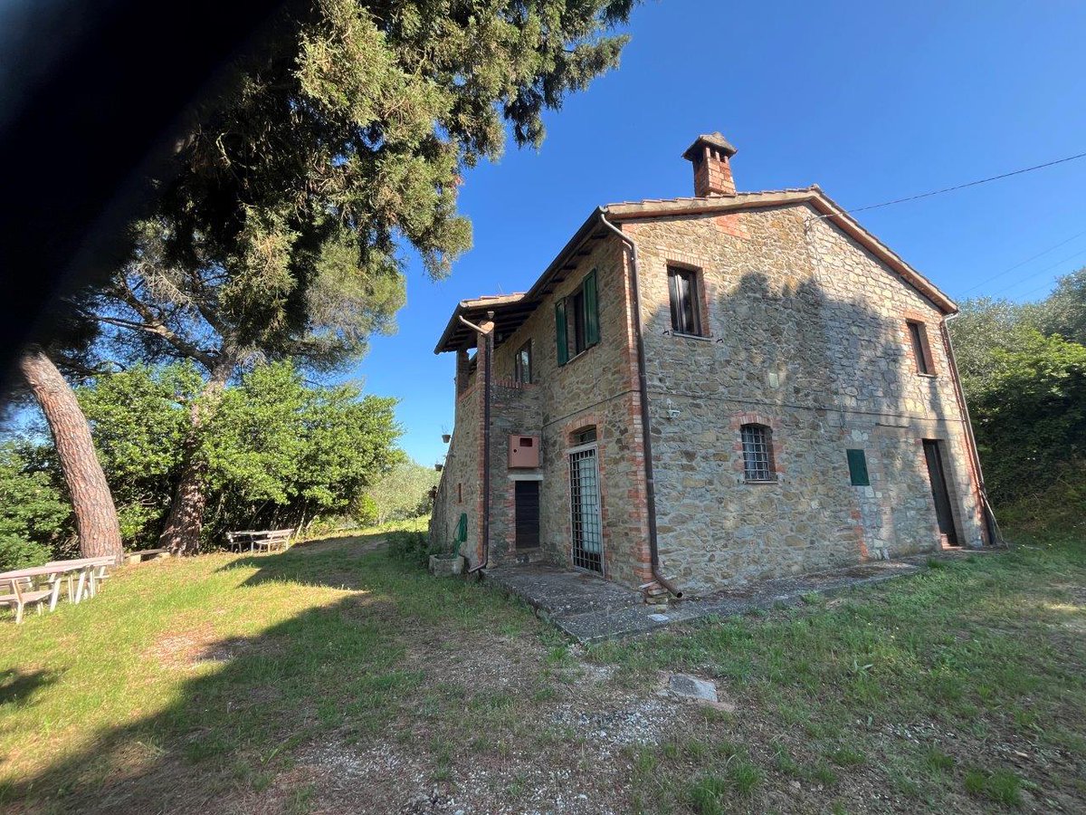 italianhouses's tweet photo. 🏡🌿Authentic #Umbrian farmhouse
🌳3ha of olive groves
🛏️5 bedrooms
🔥Fireplace
🏡2 independent apartments
💶€365,000
❓Family home or holiday rentals?
https://t.co/CgawdBM5YY
#PropertyItaly #Umbria #Perugia #Panicale https://t.co/d7nQRZuFha