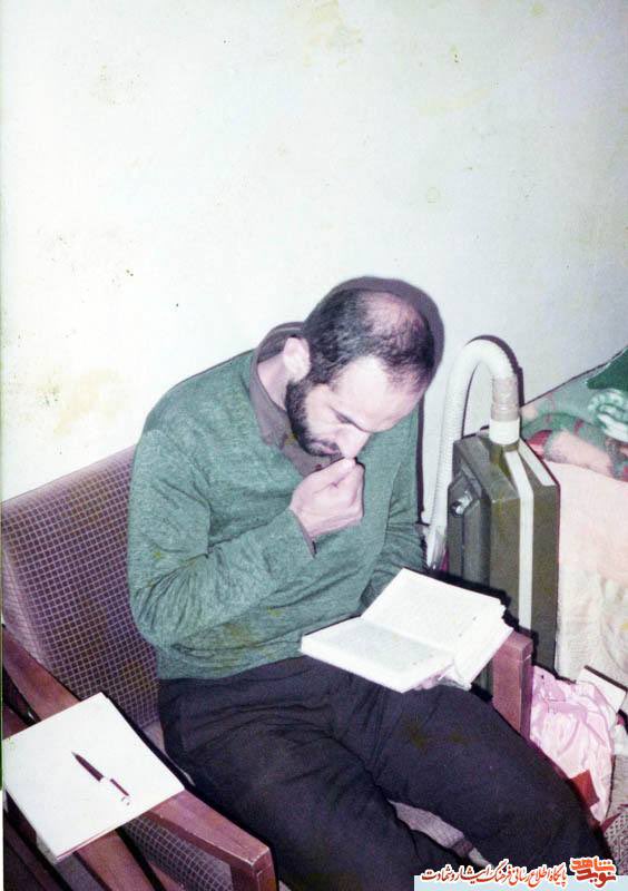 karimiimedia's tweet photo. یاد و نام حاج داوود کریمی در تاریخ پرشکوه ایثار و مقاومت در جامعه ایران ثبت خواهد شد و تلالو پرفروغ جانبازی وی همواره روشنی بخش سیره پر رمز و راز ایثار وفداکاری است... https://t.co/DyASCNTMKH