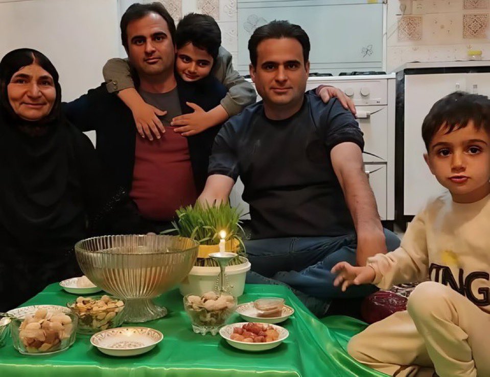 karimiimedia's tweet photo. گلوله یه نفر رو می‌گیره، ولی دردش می‌مونه روی دل یه خانواده... #کیان_پیرفلک https://t.co/Fdv5ovCEHU