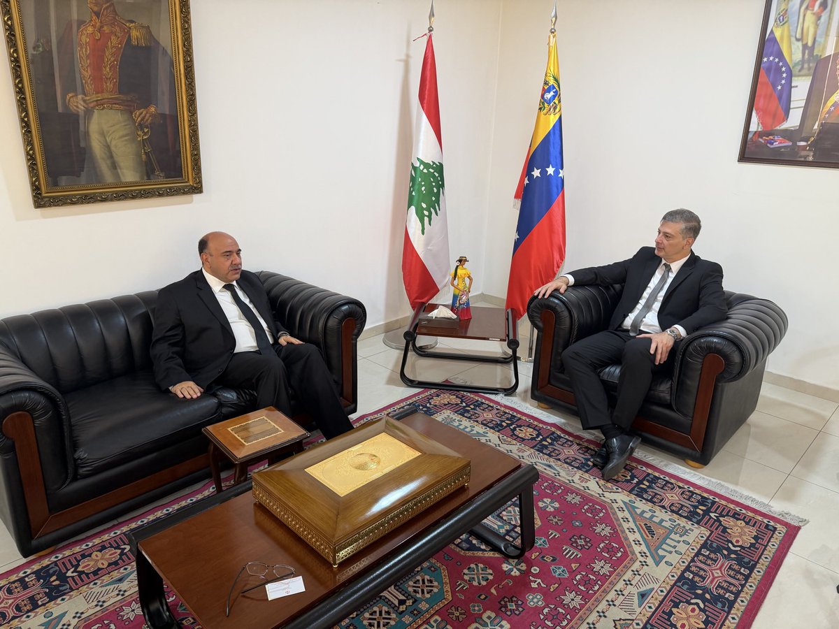 WalidAlhadid's tweet photo. خلال تقديمي واجب العزاء لسفير جمهورية فنزويلا في لبنان السيد José Muzattiz بضحايا الزلزال  المدمر الذي ضرب فنزويلا مؤخرا ، وتسجيل كلمة في سجل التعازي. https://t.co/7GIzA5rfH9