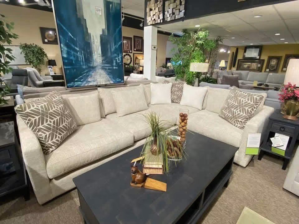 DesignFrederick's tweet photo. 🤩 BUILT TO SUIT YOUR ROOM
Sectionals
🇨🇦 Made in Canada!
Saves Space & Offers More Seating
Sectionals are a great option if you require lots of seating.
Visit our Guelph showroom today!
#Guelph #GuelphSectionals #GuelphFurniture
#FredericksFurnitureGallery https://t.co/RfxS0oqA58