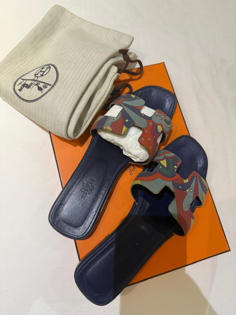narasconsignmnt's tweet photo. Hermes Oran used in good condition
Size 40
Comes with dust bag only
$300
#narasconsignmentstore #hermes #luxury #hermesslippers https://t.co/ibdj5e2H3V