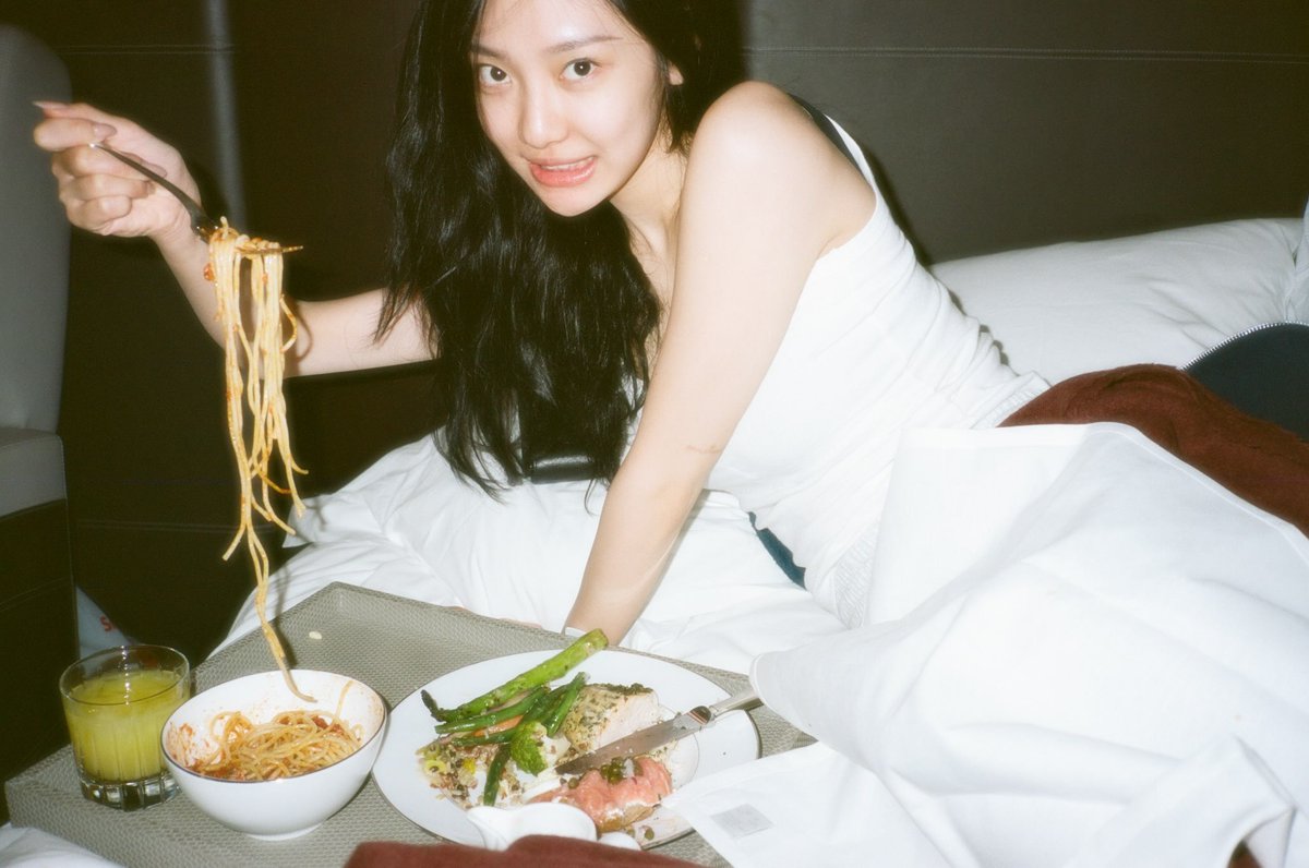 imnotbloomy's tweet photo. GIRLFRIEND MATERIAL https://t.co/gp6Anb3uql