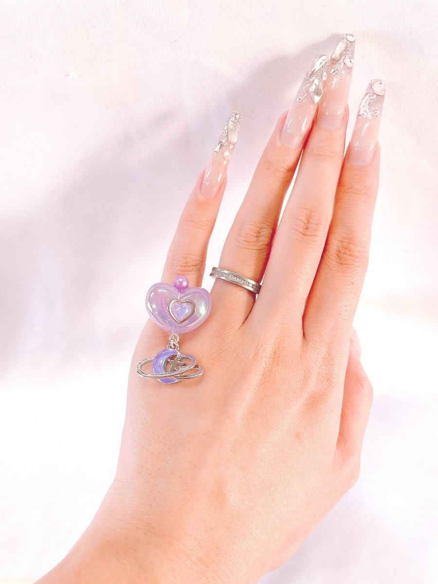 monyuchouchou's tweet photo. ゆらゆらゆめかわいいりんぐ🩷🌙💫🩵
#ハンドメイド 
#ゆめかわいい
#魔法少女界隈 
#アクセサリー https://t.co/Rnfsyd6nVU