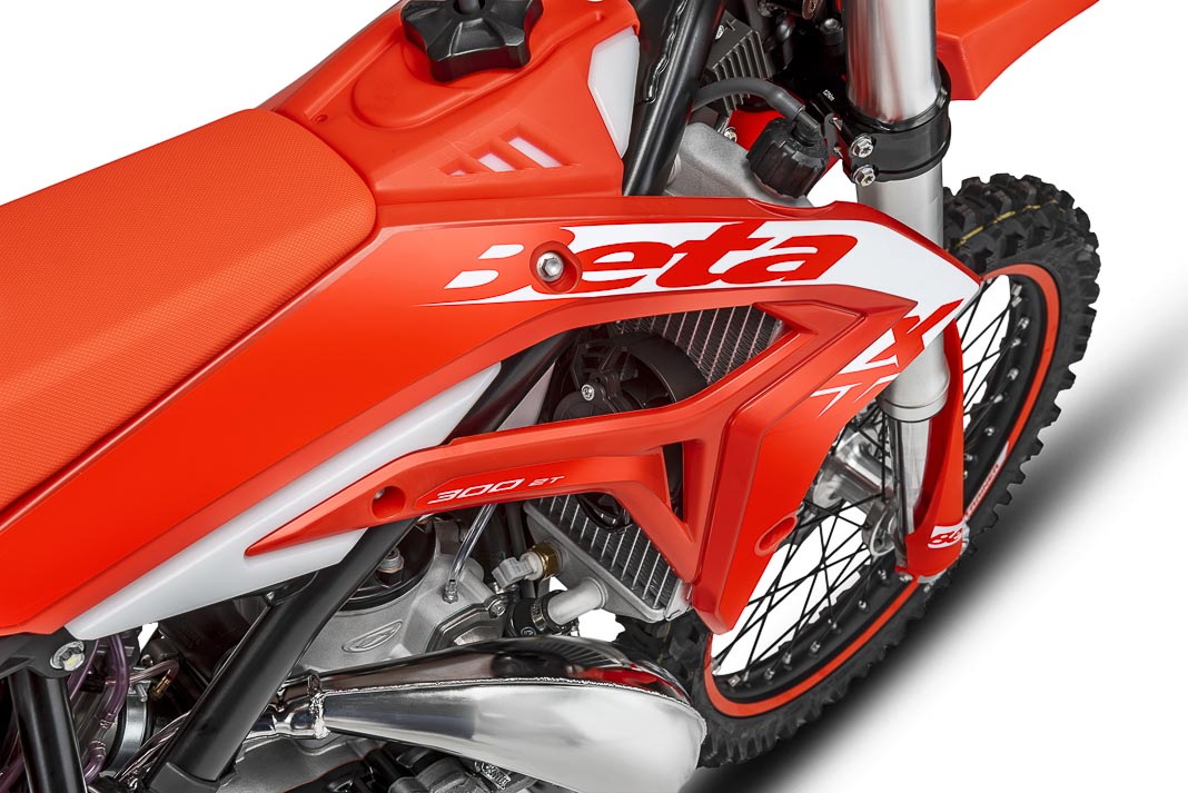 OFFROACRACKS's tweet photo. ๐ฎ๐น BETAMOTOR 2027: NEW ALLROUND ENDURO FROM ITALY - GALLERY!
All Details:
#2STroke #2stroke #allroundenduro #Anfรคngerenduro #beginnerenduro #beta2027 #Betamotor #Dirtbike #Enduro #motorcycle #twostroke #Xtrainer #xtrainer200 #xtrainer300 #Zweitakter https://t.co/izl15ae56R