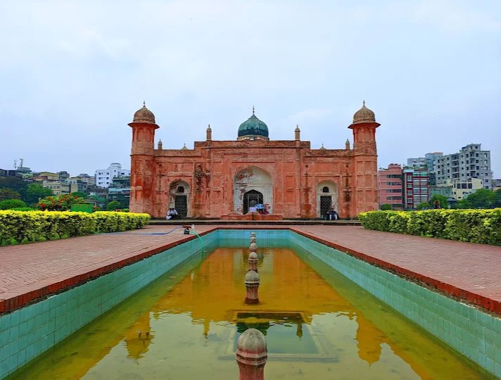 RifatFaez's tweet photo. > Lalbagh kella was a governance center located in Dhaka 🇧🇩

> West bengal, Bihar, Odisha, Arakan &amp; Bangladesh was ruled from here https://t.co/LtEKUp89du
