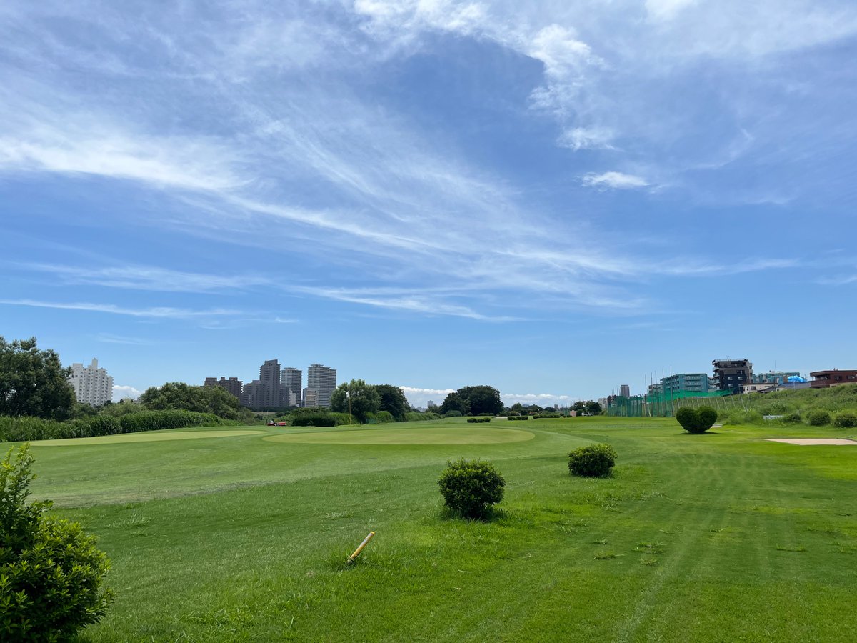 tokitsuani's tweet photo. 今日はゴルフのショートコース行ってきた！
空が綺麗で日も強すぎずとても良かった😄

ゴルフのウデマエC-だけど一回だけバーディーで嬉しかった！ https://t.co/klqHz6LNQF