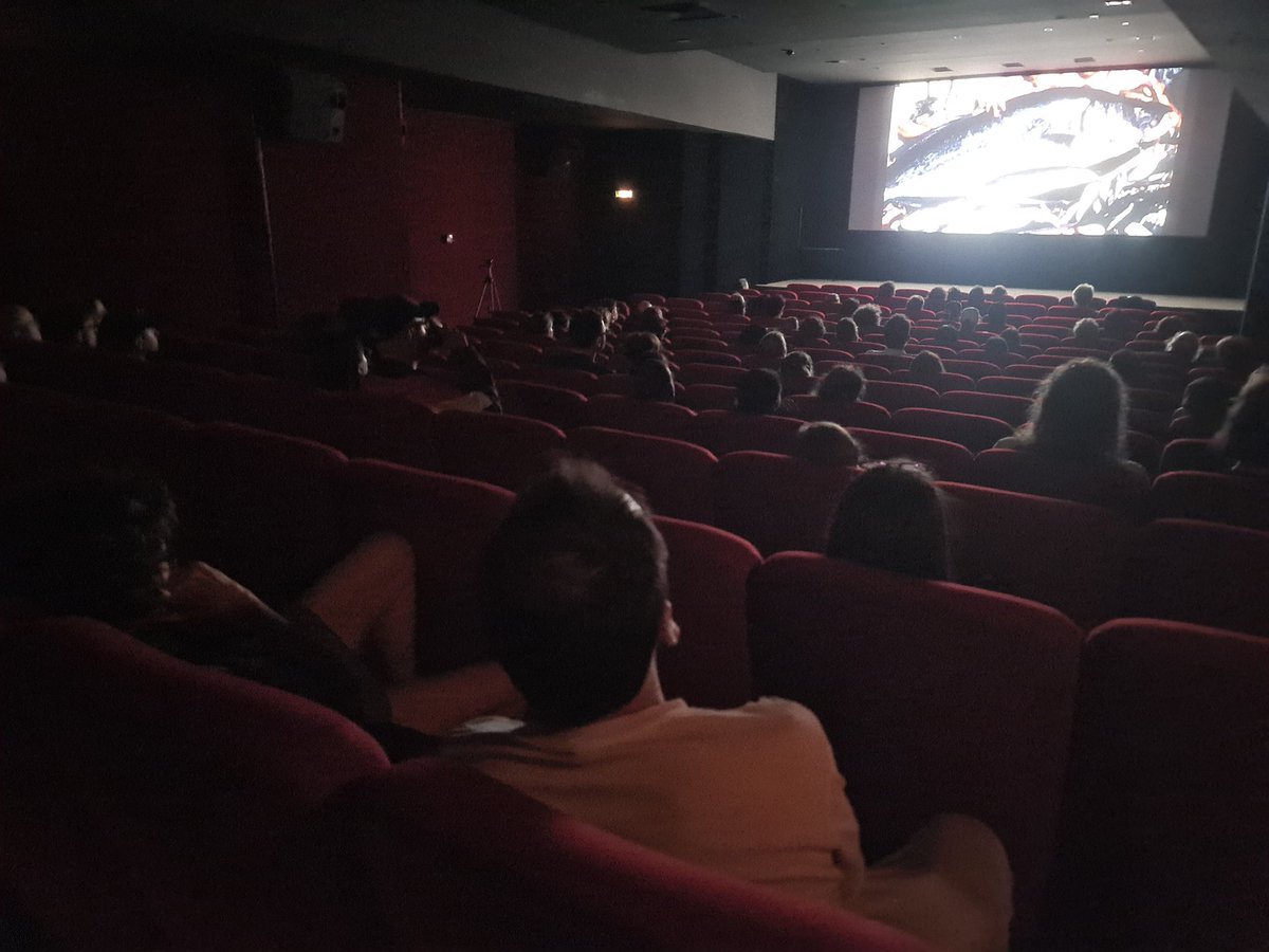CeliaAtParis's tweet photo. 🇰🇷🎬 The Fin 지느러미 de PARK Syeyoung 박세영 en AVP @mk2 Beaubourg : émotion, nous fûmes 72 spectateurs à découvrir une SF modeste, mais ambitieuse. 1h15 de débat jusque 23h avec plein de retours positifs sur l'esthétique atypique & immersive notamment !

Dans une Corée ravagée par une catastrophe climatique, des mutants appelés Oméga sont pourchassés pour être exploités. Mia travaille dans un magasin de pêche clandestin fréquenté par les nostalgiques de cette activité désormais impossible. Lors d'un contrôle, Sujin, nouvelle employée du gouvernement remarque le comportement suspect de Mia. Elle s'immerge dans son univers souterrain, remettant alors en question sa foi en l'idéologie de l'Etat.

📆 Sortie nationale le 8 juillet avec @damnedfilms : https://t.co/tTc64TzUGe

🗞 Entretien avec le réalisateur sur @culturopoing : https://t.co/al1QRXOE3f박세영-realisateur-de-the-fin-지느러미/20260706

📸 merci pour les photos 🙏🏻

Avec Yeon Ye-ji 연예지, Kim Pu-reum 김푸름, Goh-woo 고우, Woo Seo-yeon 우서연, Park Chan-yong 박찬용, Moon Hye-in 문혜인, Maeng Joo-one 맹주원, Ham Seok-young 함석영 

#cinéma #corée #CoréeDuSud #film #SF #ScienceFiction #dystopie