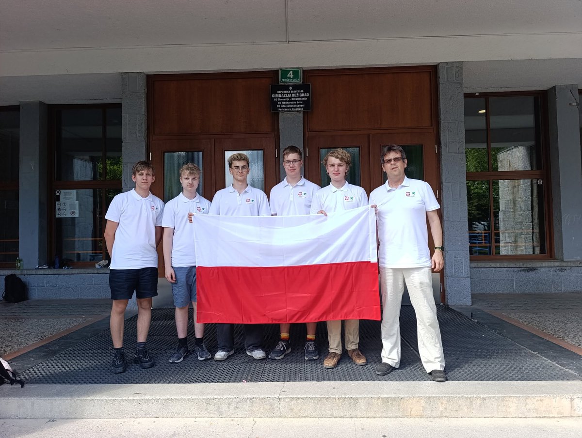 OkiKolo's tweet photo. Polacy na czele! - Międzynarodowa Olimpiada Informatyczna Europy Środkowej i Wschodniej - Dzień #1

Prowadzi ARTUR SMOLEŃSKI, zaledwie 16 lat, w tym roku kończy 1 klasę Liceum! A zwycięża z 18-19 latkami z całej Europy!!!!
https://t.co/j6R9U6Mpz5 https://t.co/aIvM1fPj5m