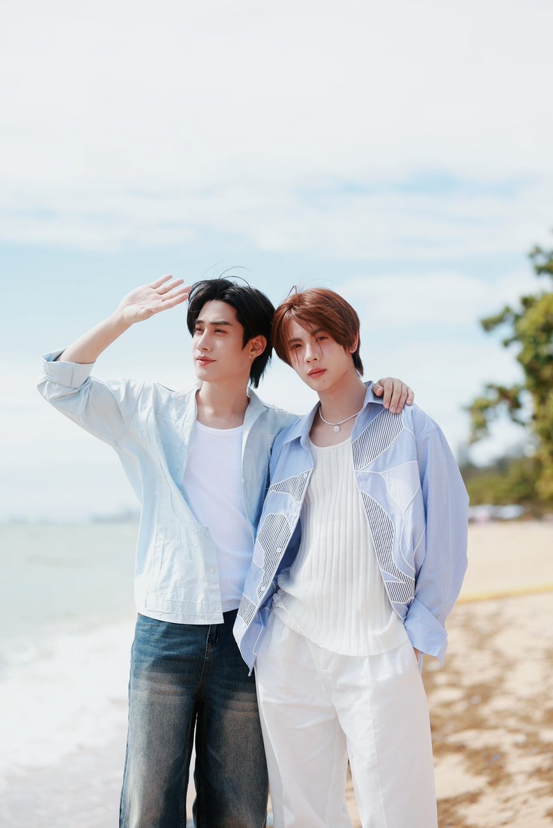 Nanzaky11's tweet photo. "เฟิร์สอยากทำอะไร ทำเลย
ถ้าไม่มีใครดู เดี๋ยวพี่ดูเอง"

เติ้ลเป็นคนที่อบอุ่นมาก อบอุ่นจนกลายเป็นพื้นที่ปลอดภัยของคนรอบตัว คอยผลักดัน คอยเชื่อมั่น และคอยอยู่ข้าง ๆเฟิร์สเสมอ 

"พอมีพี่เติ้ลอยู่ข้างๆมันสบายใจกว่า"

เฟิร์สเองก็Appreciateกับการที่มีเติ้ลอยู่ข้างๆมาตลอด 

ทั้งคู่รักและถนอมน้ำใจกันมาเป็นอย่างดี
ไม่ควรมีใครคนใดคนหนึ่งถูกทำร้ายความรู้สึกจากส่วนไหนทั้งนั้น.....

#TLE_mtm #Firstone 
#TleFirstone