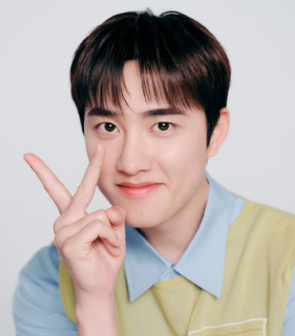 rocketsturship's tweet photo. mas chanyeol                 kyungsoo
fresh graduate               fresh graduate
23 tahun                           22 tahun
foto 6 tahun lalu            foto 3 tahun 
                                              lalu

#CallitAday https://t.co/tySOOR4icG