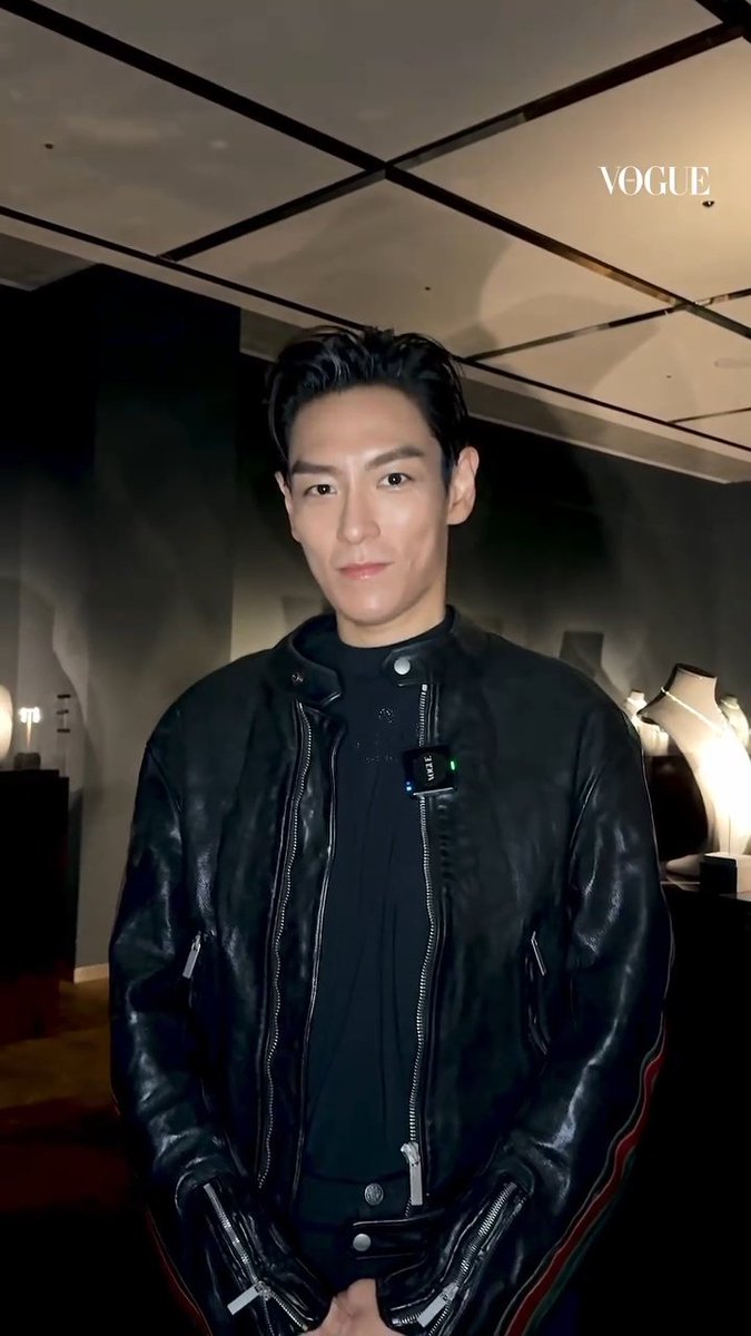 puTOPinamo's tweet photo. HE LOOKS SO GOOD 😭😭😭😭😭😭😭 https://t.co/d9425IUNvz